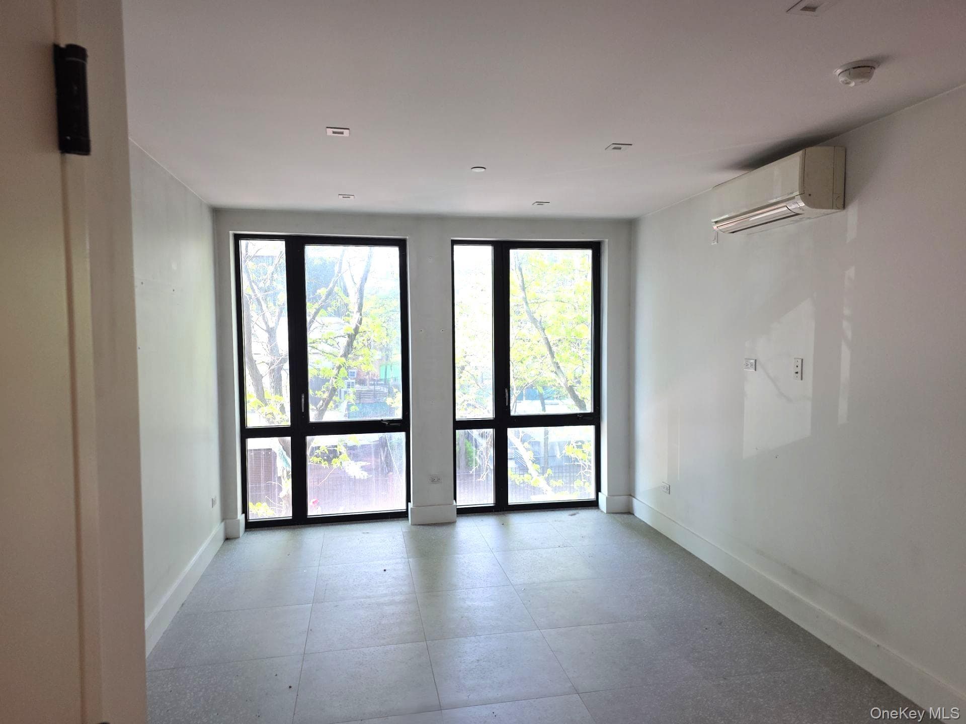 231 E 123rd Street thumbnail 5