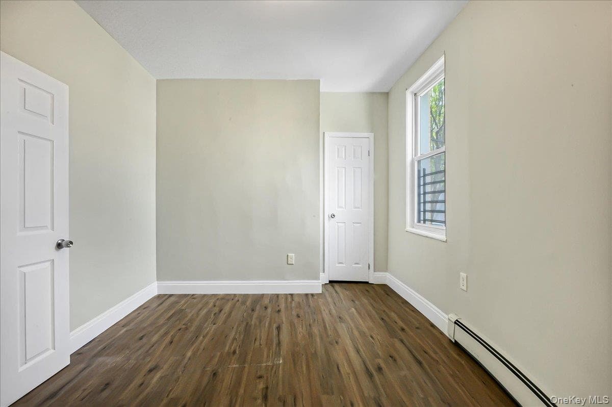 704 E 183rd Street thumbnail 9