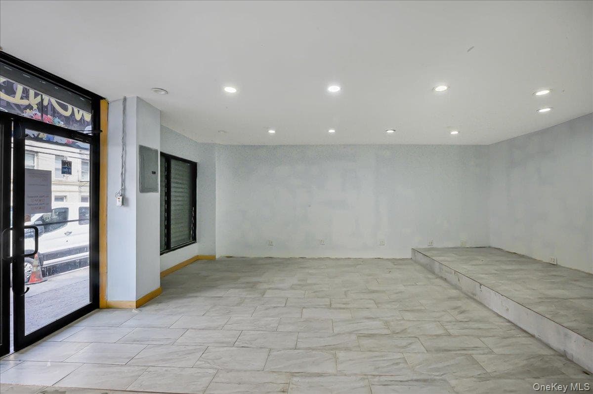704 E 183rd Street thumbnail 14
