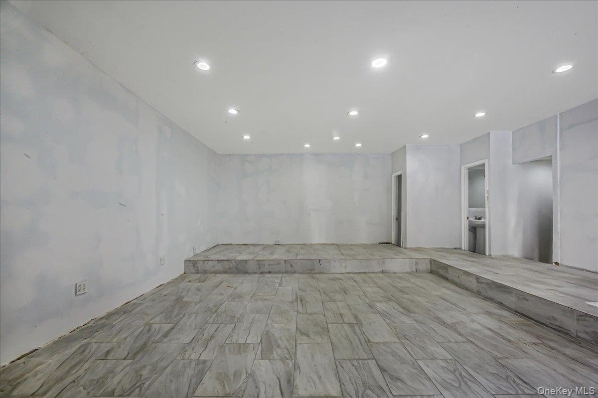 704 E 183rd Street thumbnail 12
