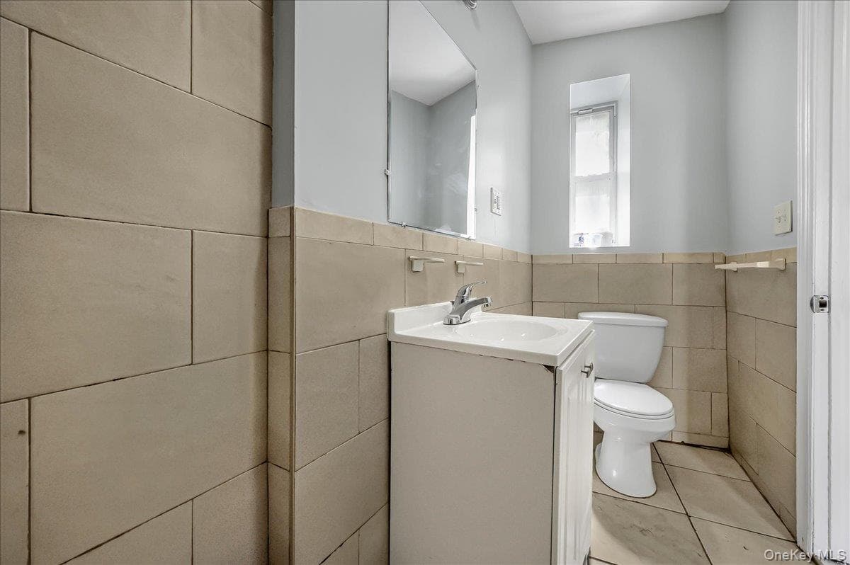 704 E 183rd Street thumbnail 7