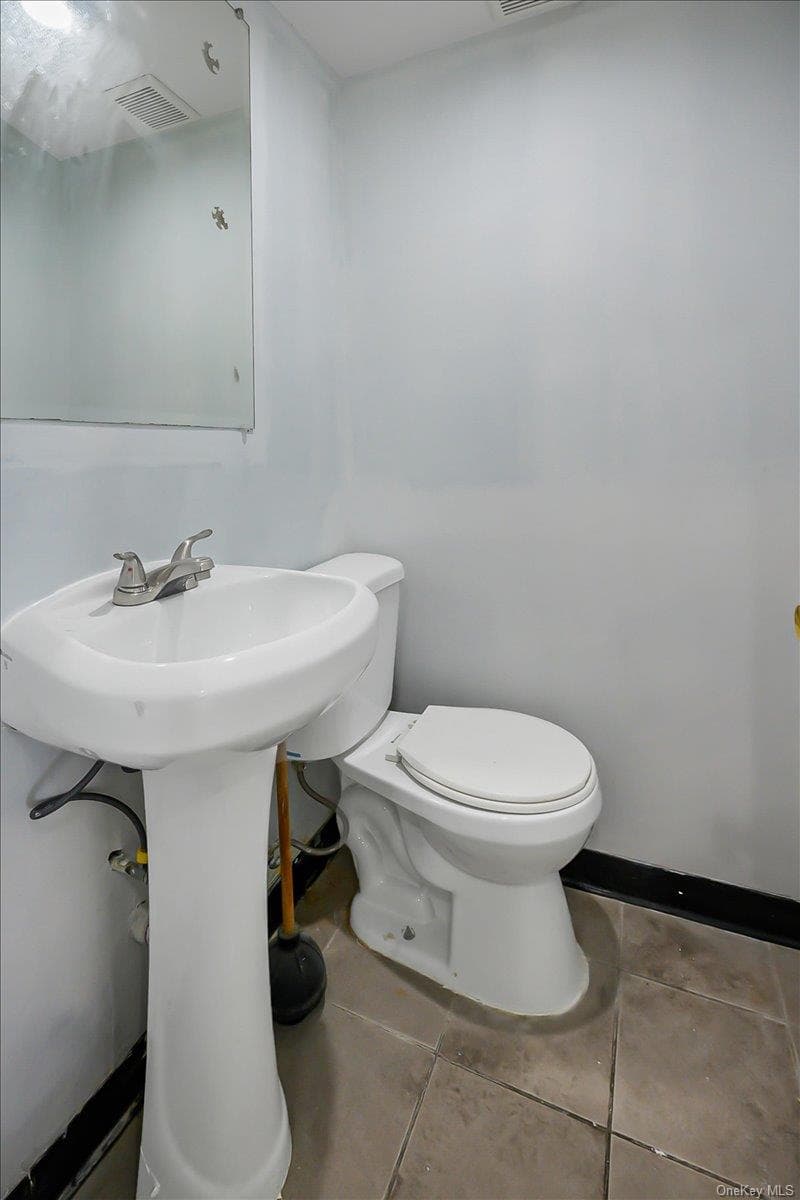 704 E 183rd Street thumbnail 15