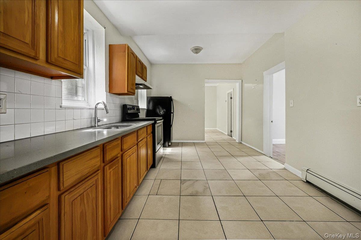704 E 183rd Street thumbnail 5
