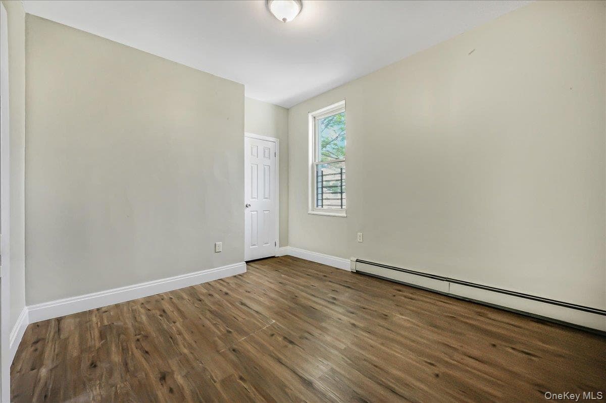 704 E 183rd Street thumbnail 8