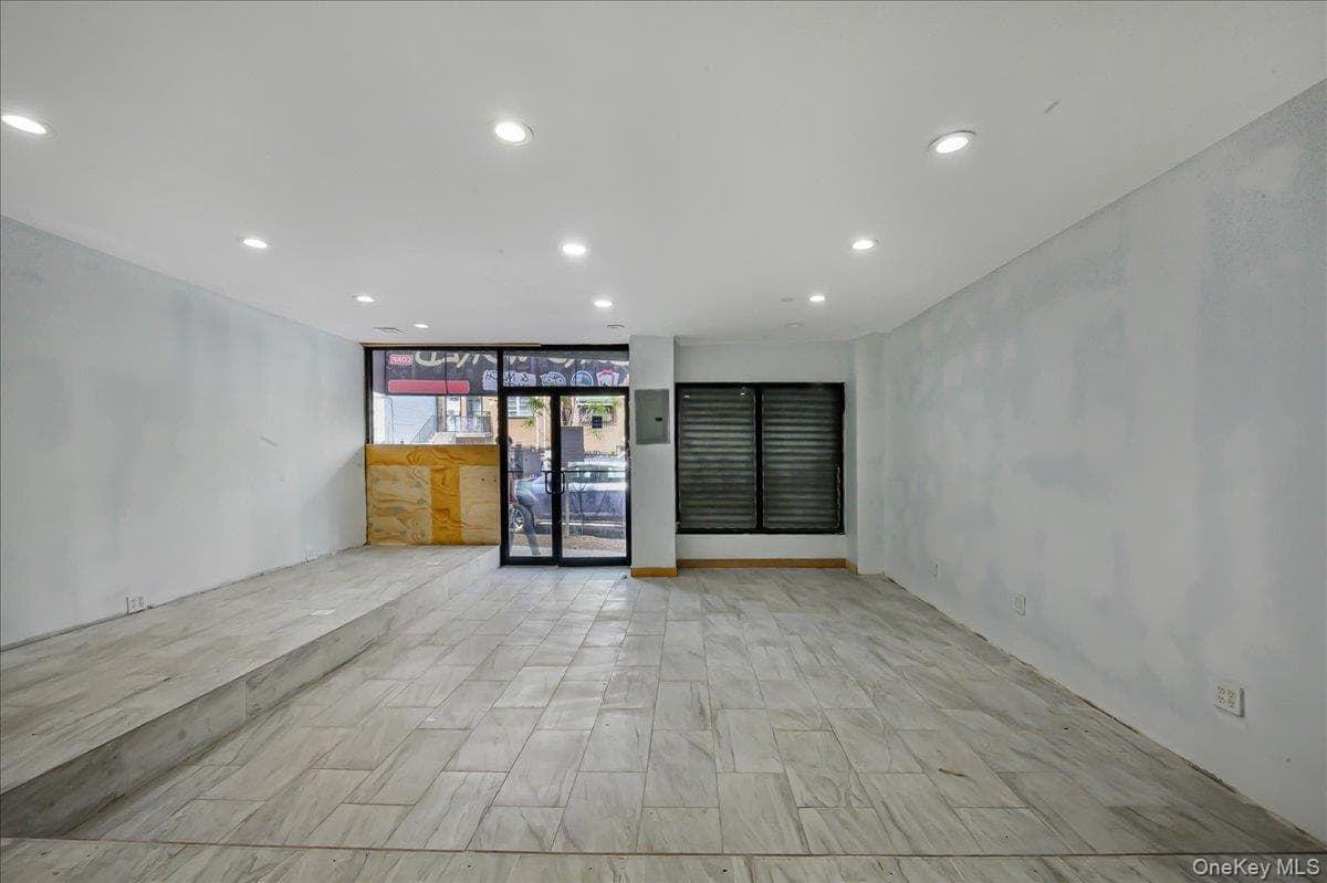 704 E 183rd Street thumbnail 13