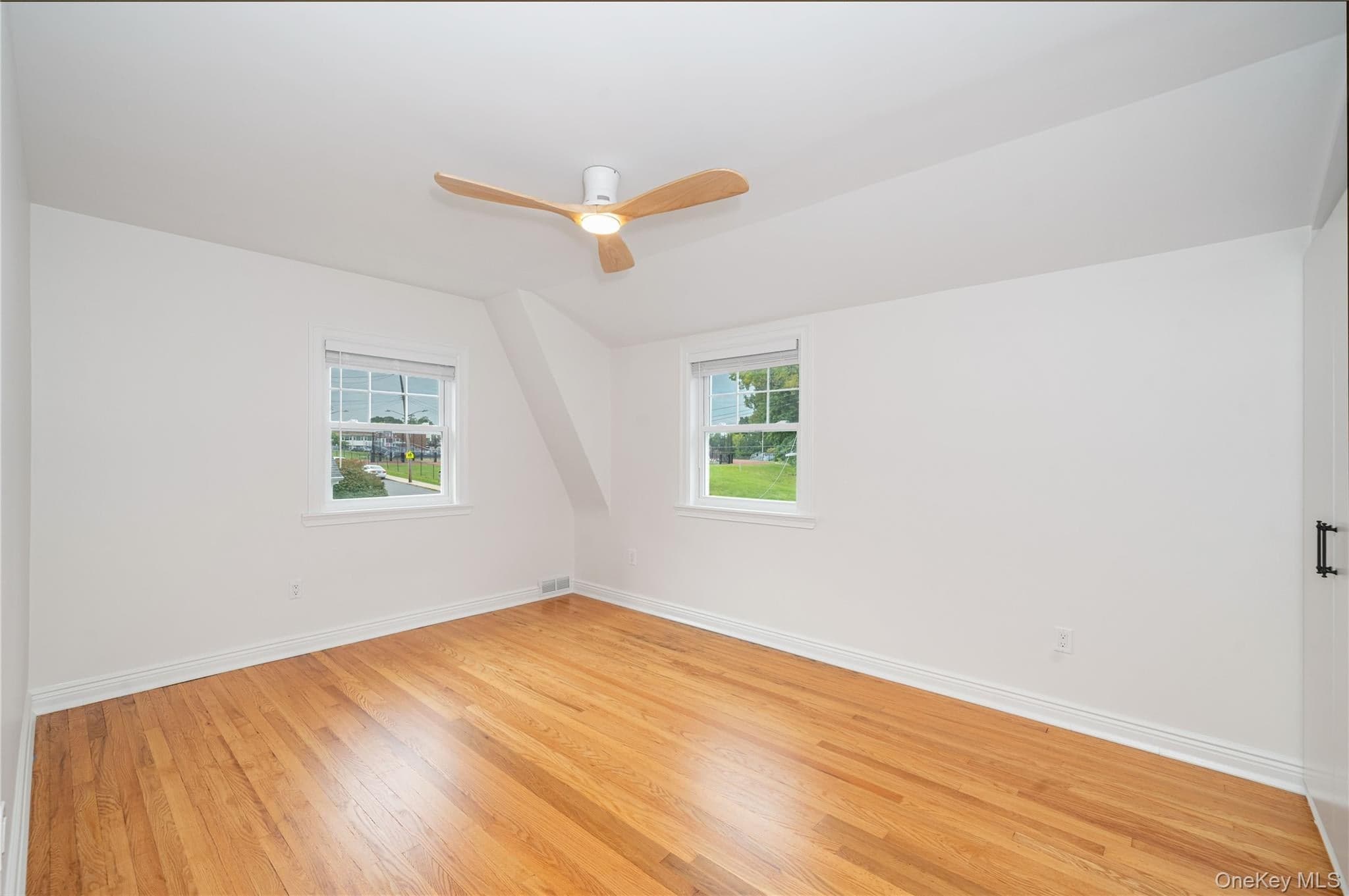 208 Lincoln Avenue thumbnail 15