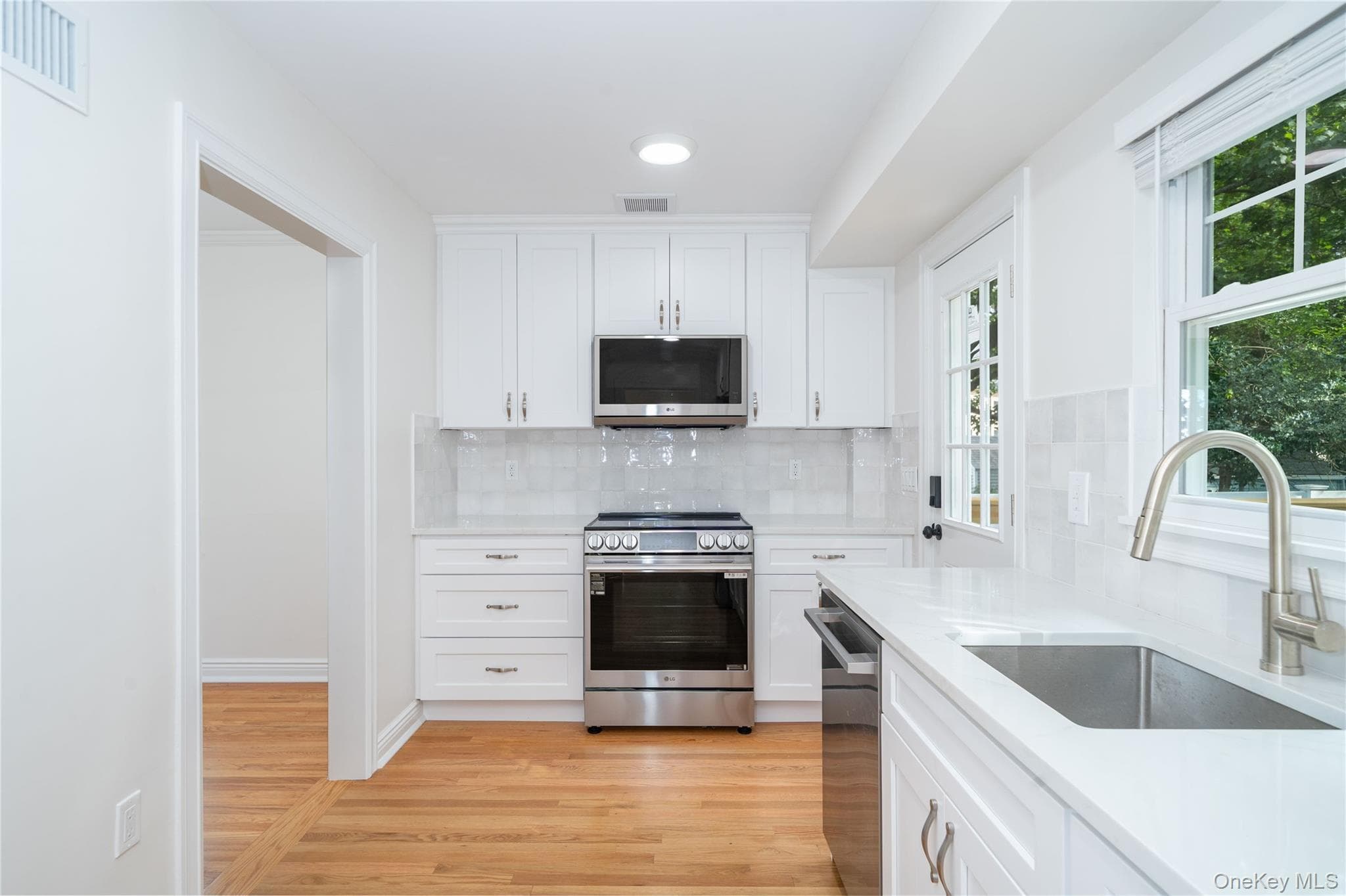 208 Lincoln Avenue thumbnail 10