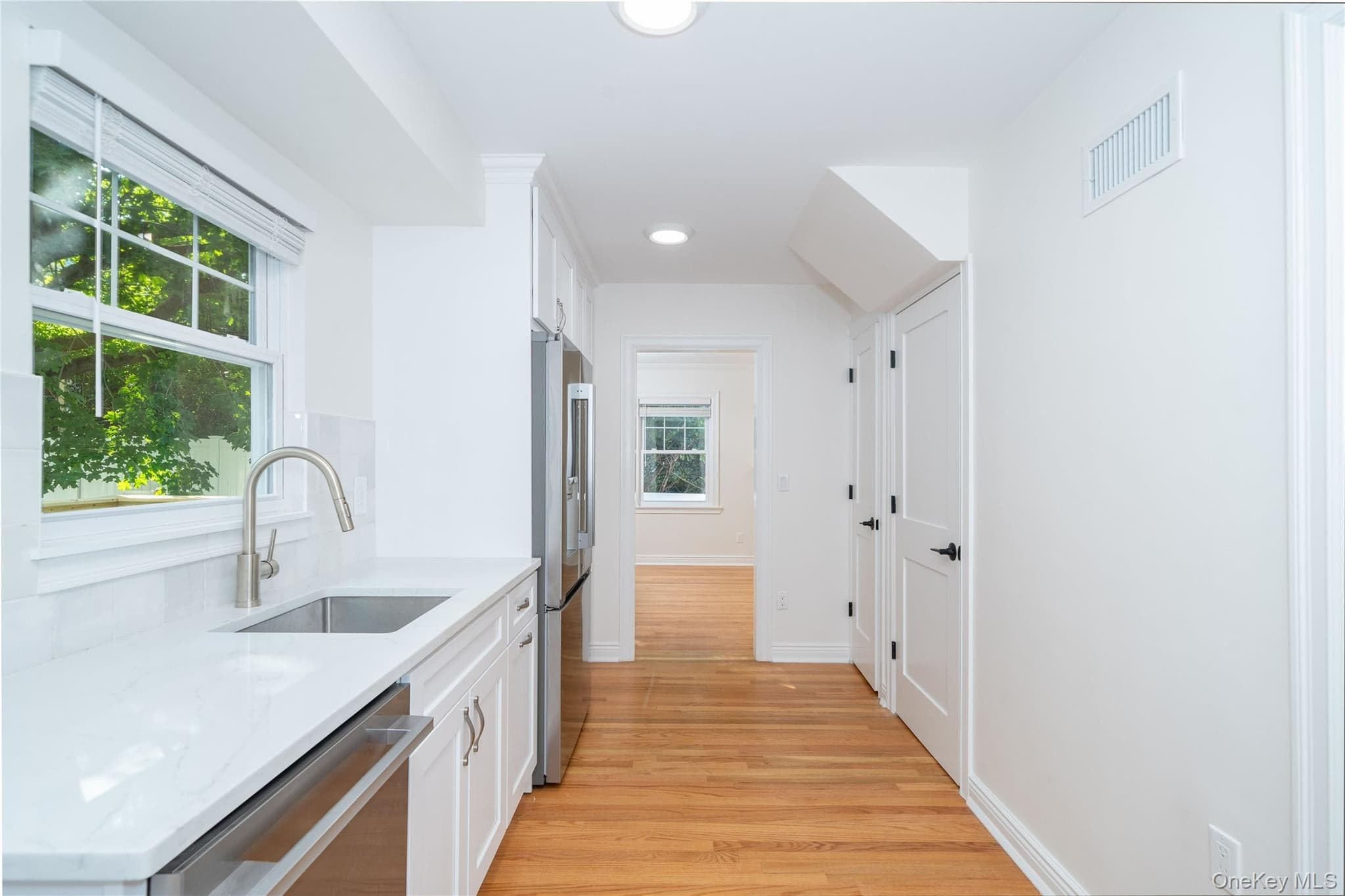208 Lincoln Avenue thumbnail 11