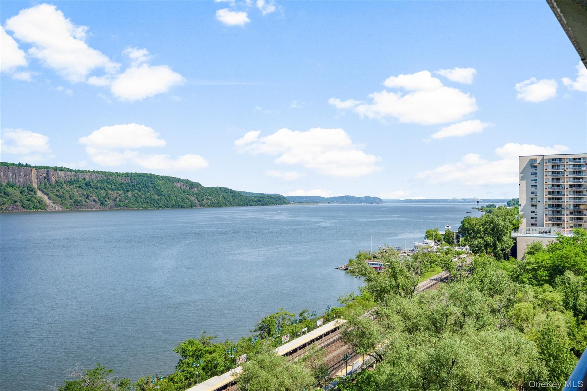 1085 Warburton Avenue Unit: 425, Yonkers