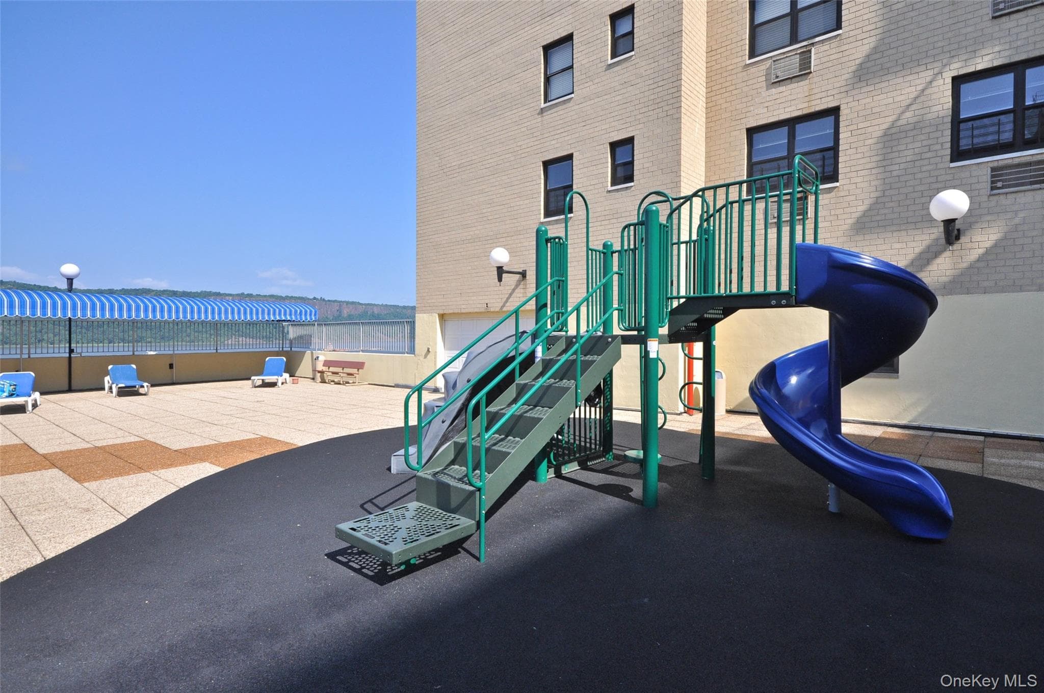 1085 Warburton Avenue Unit: 425 thumbnail 31