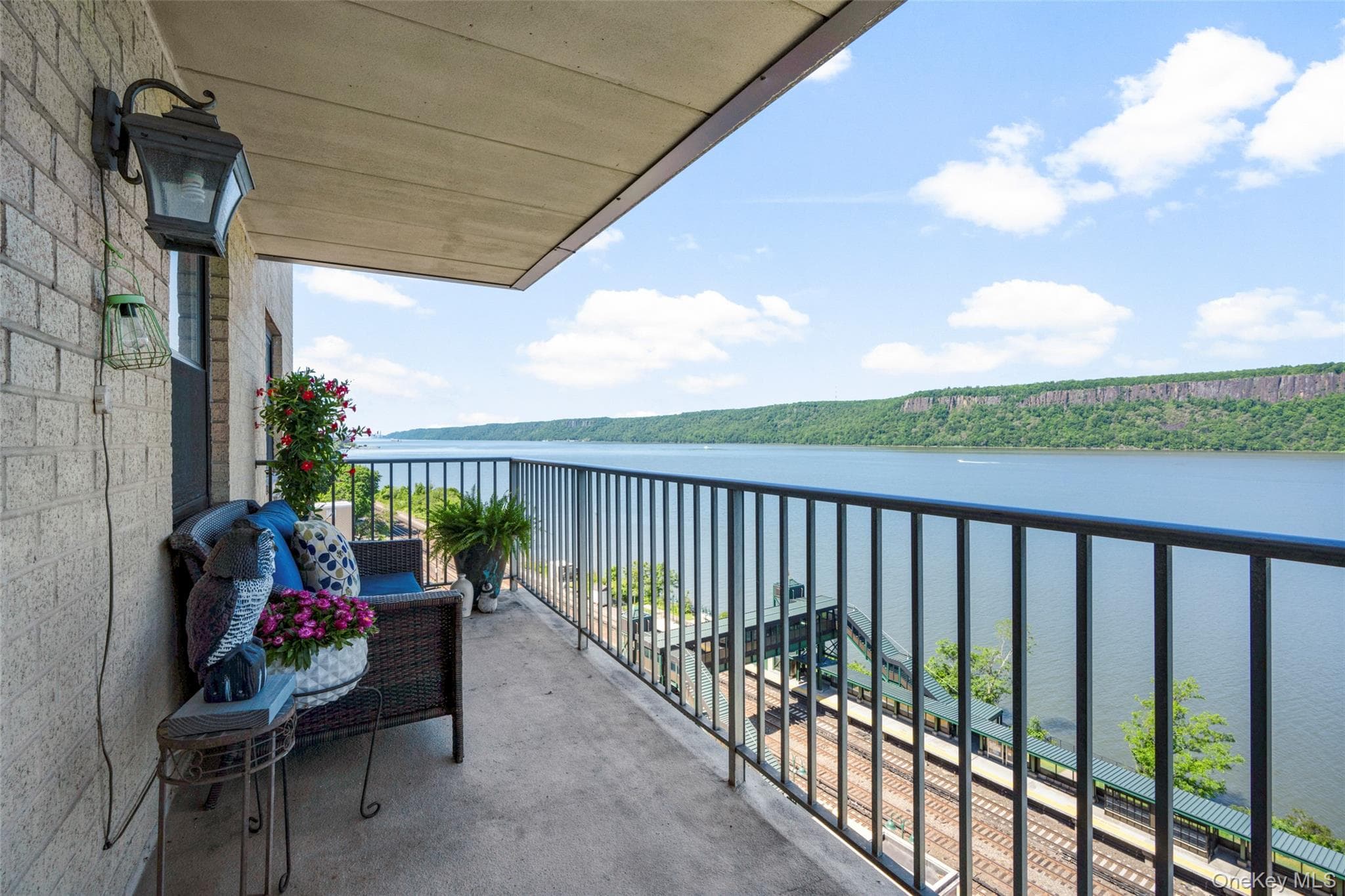 1085 Warburton Avenue Unit: 425 thumbnail 19