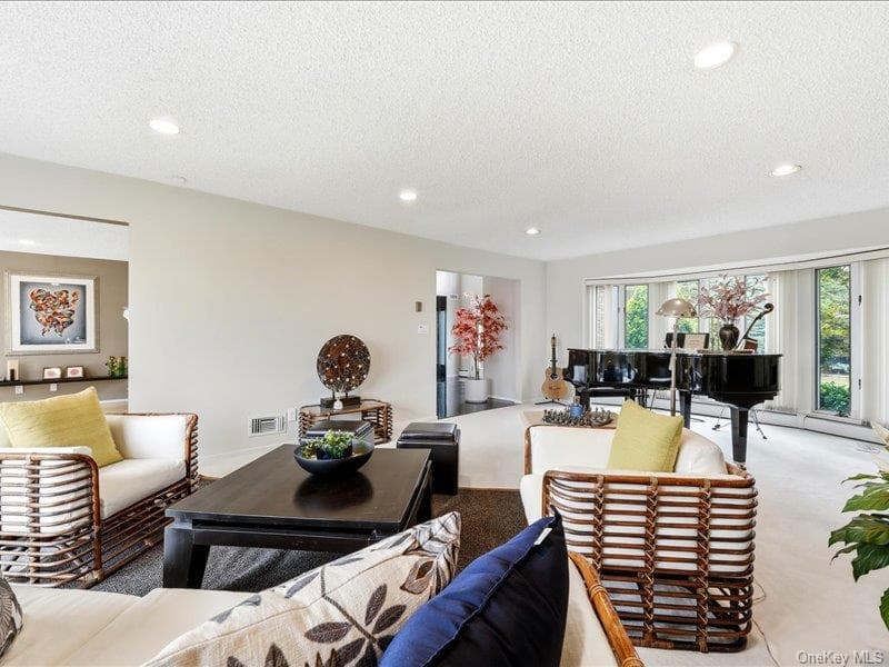 211 Whitewood Drive thumbnail 8