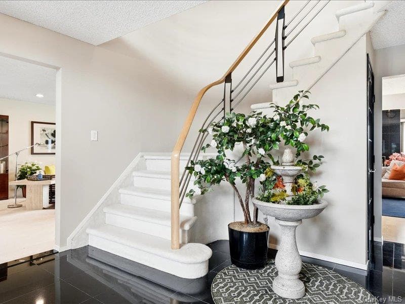 211 Whitewood Drive thumbnail 4