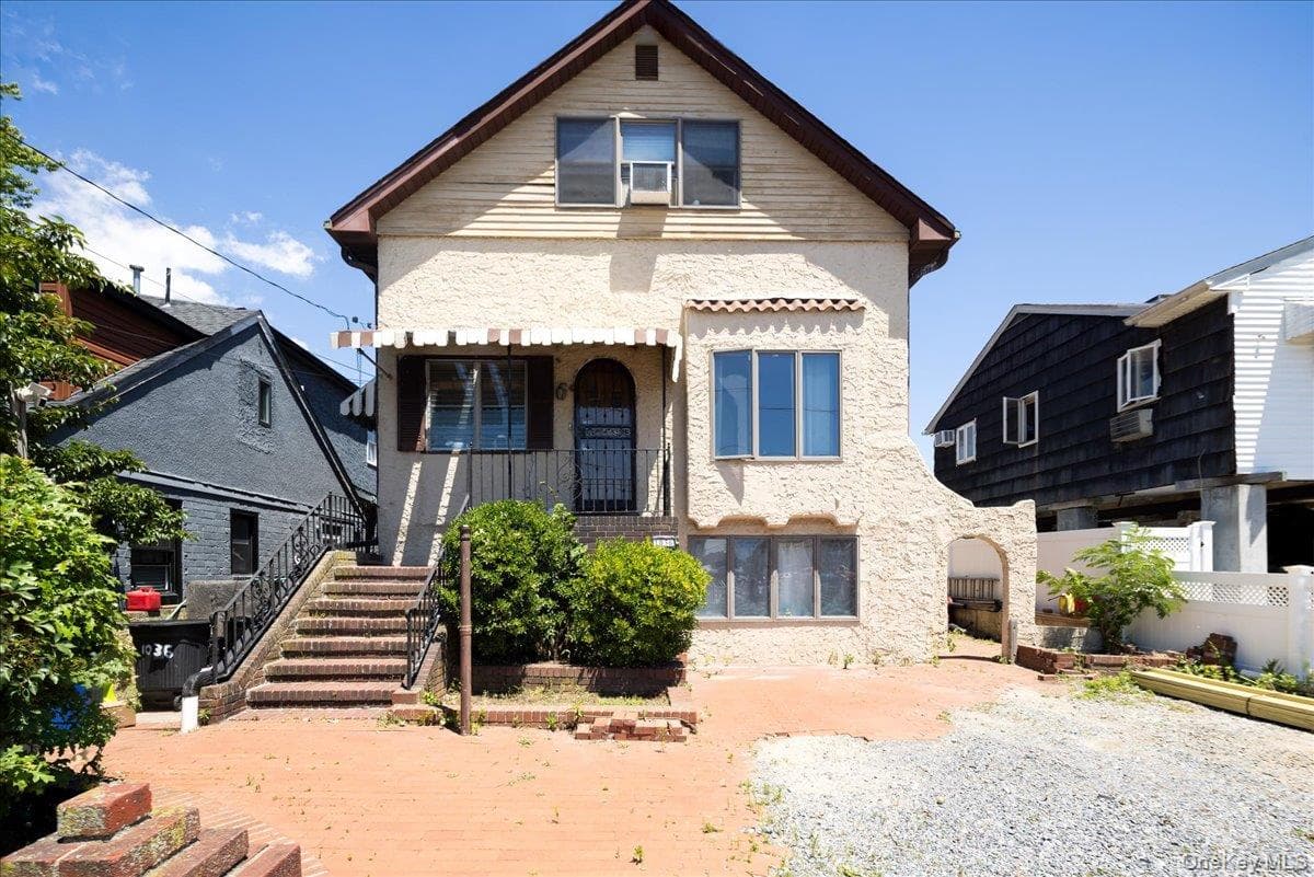 1036 California Place, Island Park
