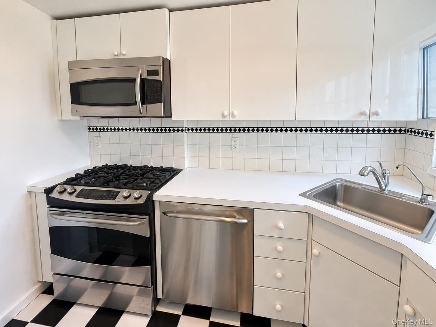 153 East 57th St ST Unit: 21B thumbnail 14