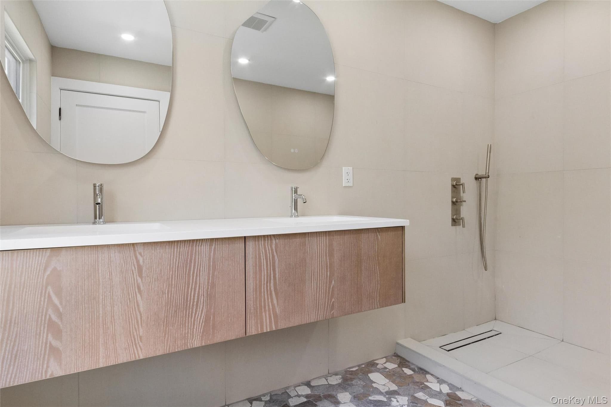 934 Eileen Terrace thumbnail 12