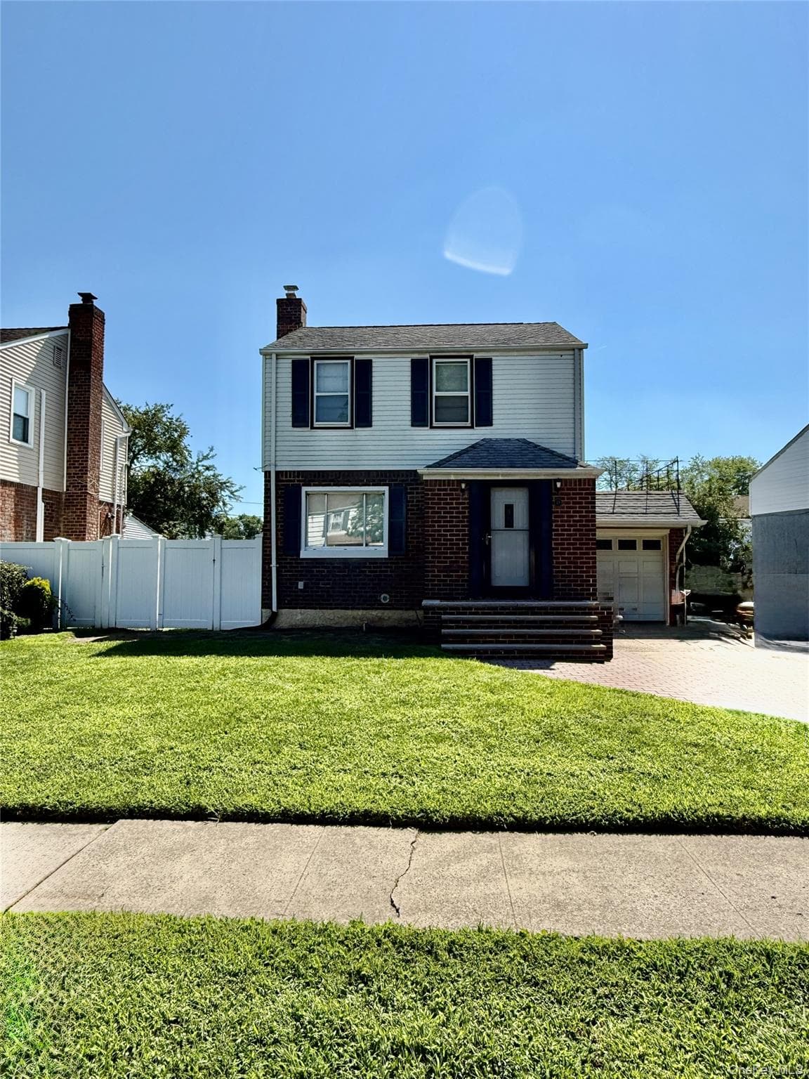 49 Queens Avenue, Elmont