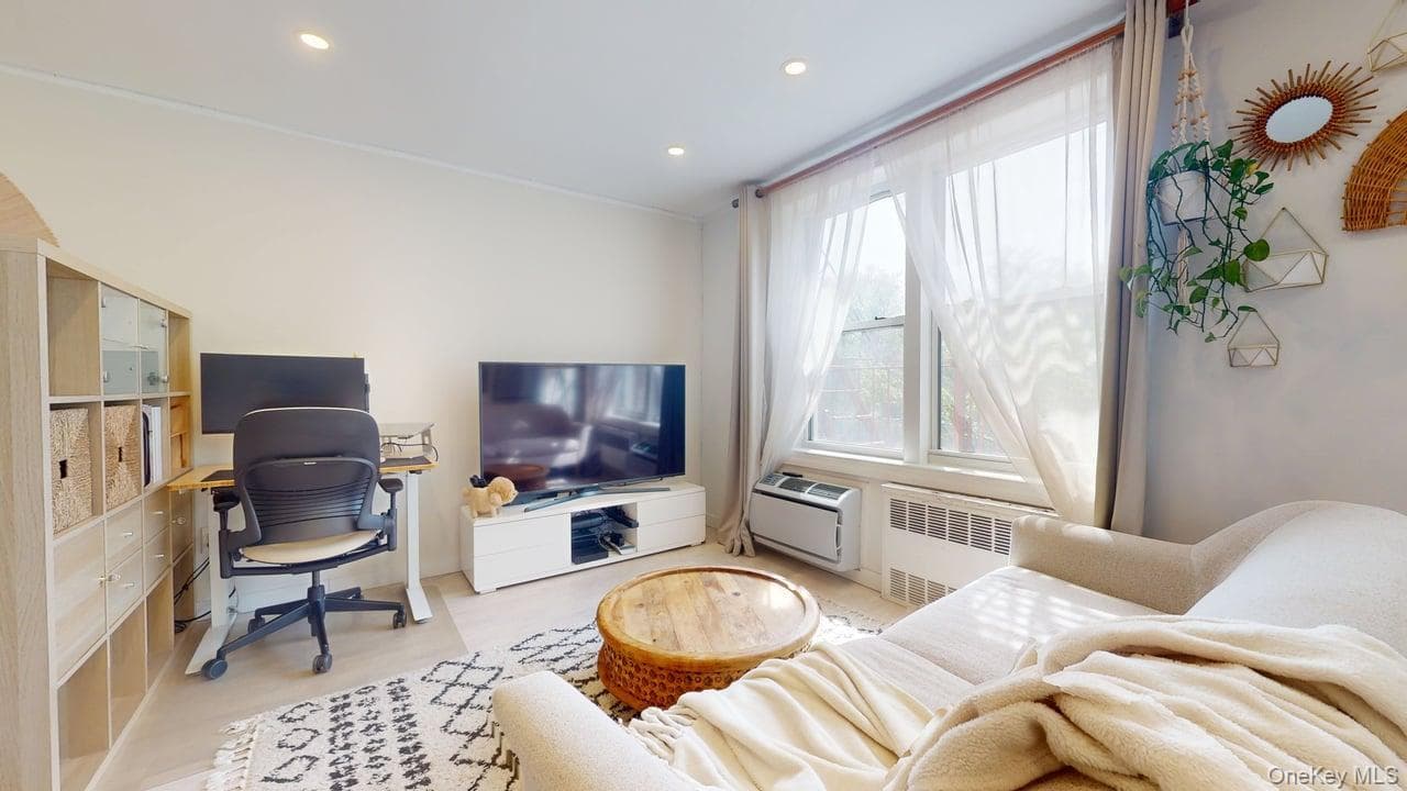 68-15 Selfridge Street Unit: 3D thumbnail 2