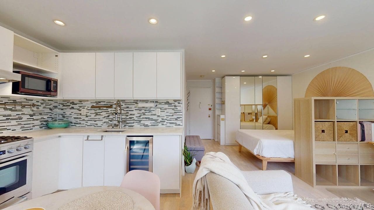 68-15 Selfridge Street Unit: 3D thumbnail 13