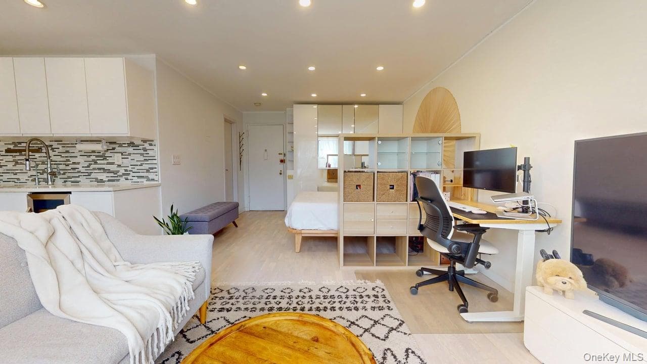 68-15 Selfridge Street Unit: 3D thumbnail 6
