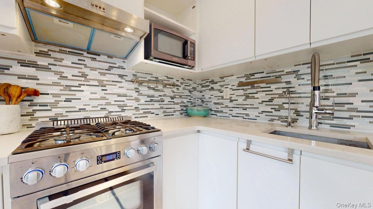 68-15 Selfridge Street Unit: 3D thumbnail 12