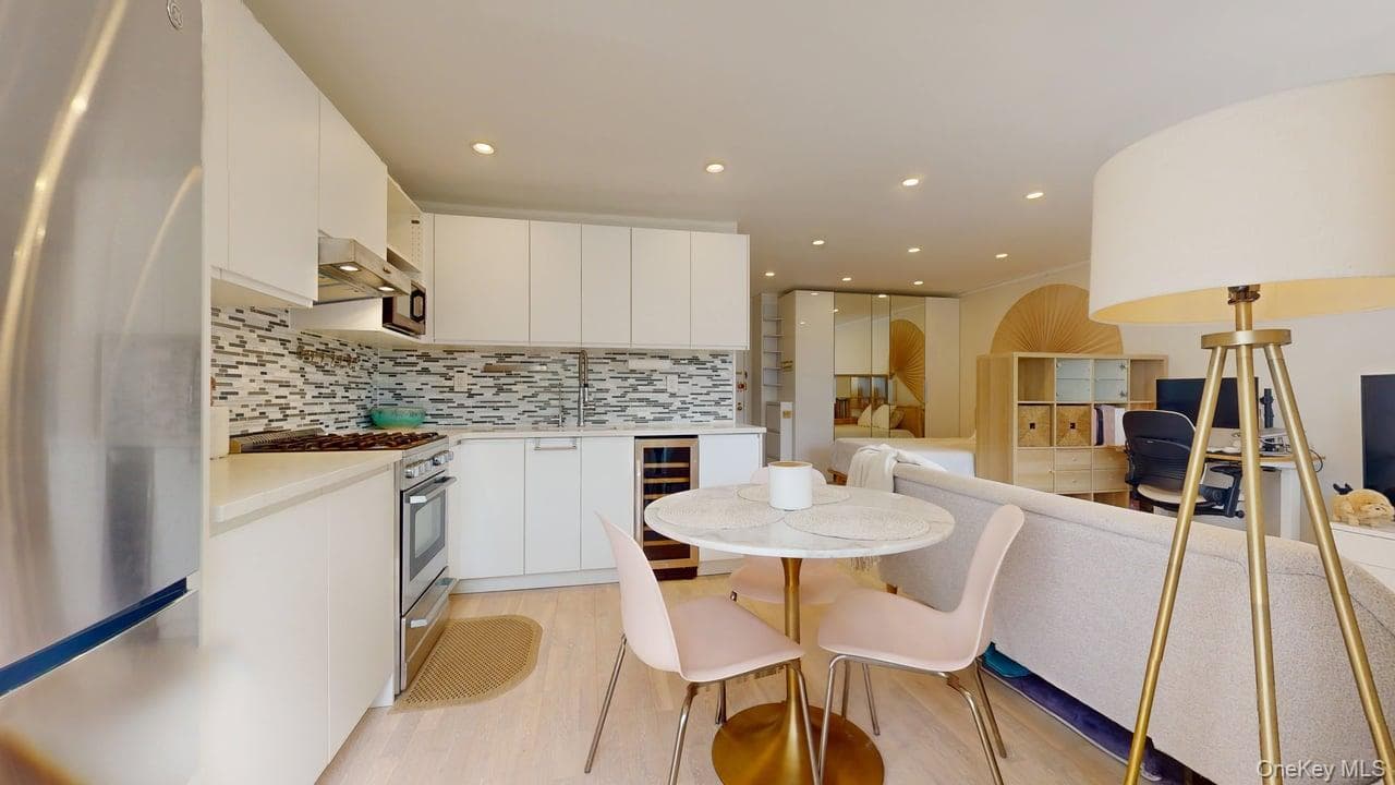 68-15 Selfridge Street Unit: 3D thumbnail 9