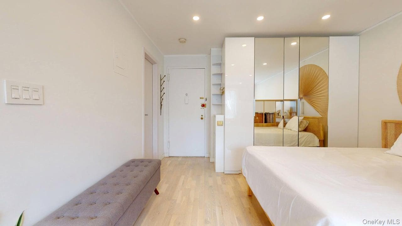 68-15 Selfridge Street Unit: 3D thumbnail 17