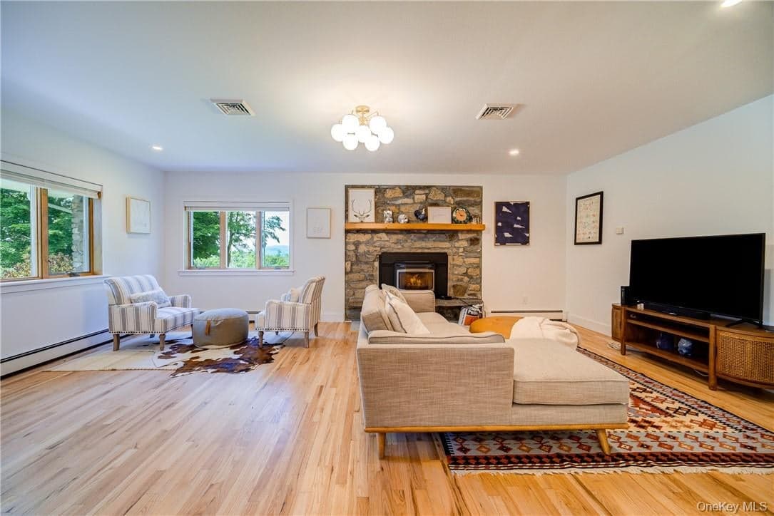 90 Onderdonk Road thumbnail 5