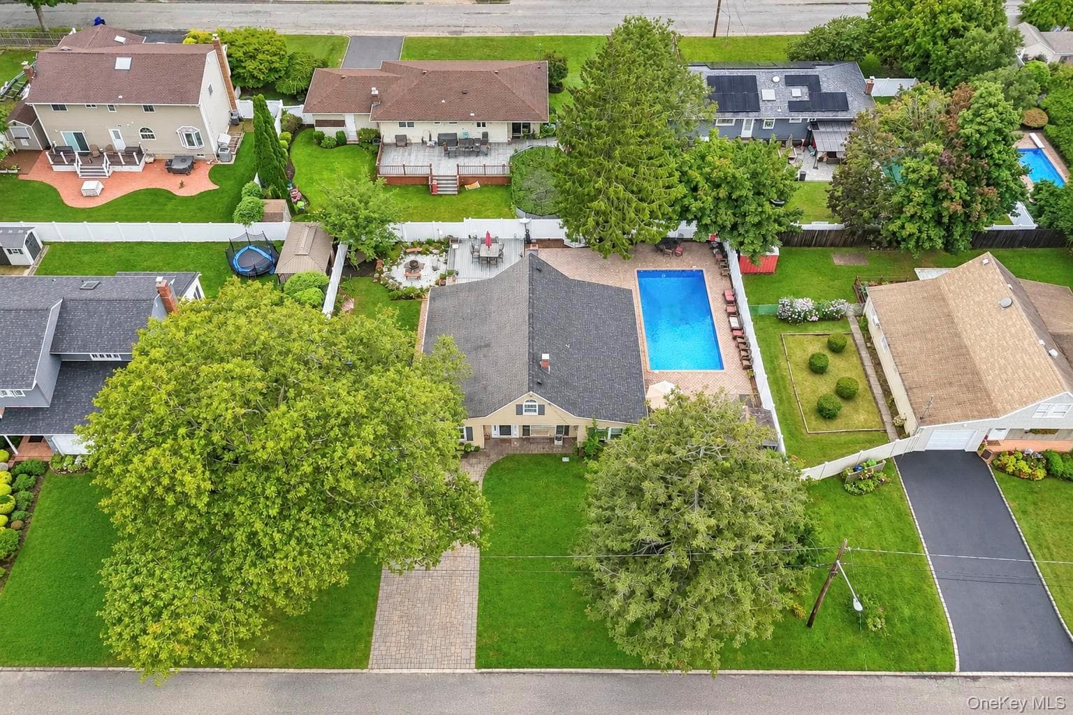 54 Pacific Avenue, Deer Park