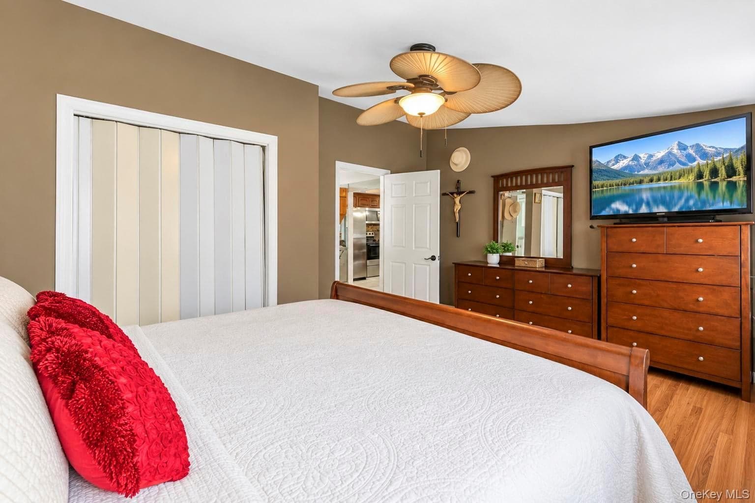 54 Pacific Avenue thumbnail 27