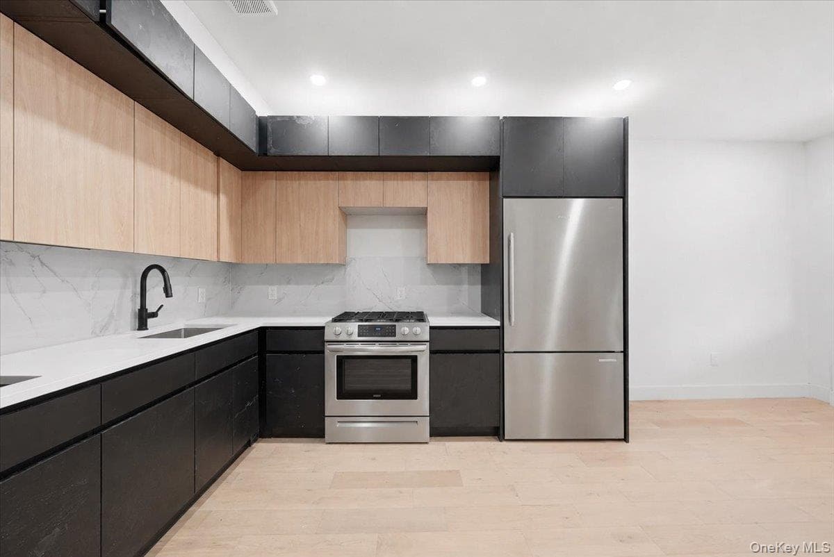 122 E 46th Street thumbnail 6