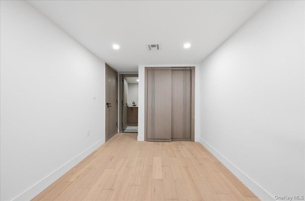 122 E 46th Street thumbnail 7