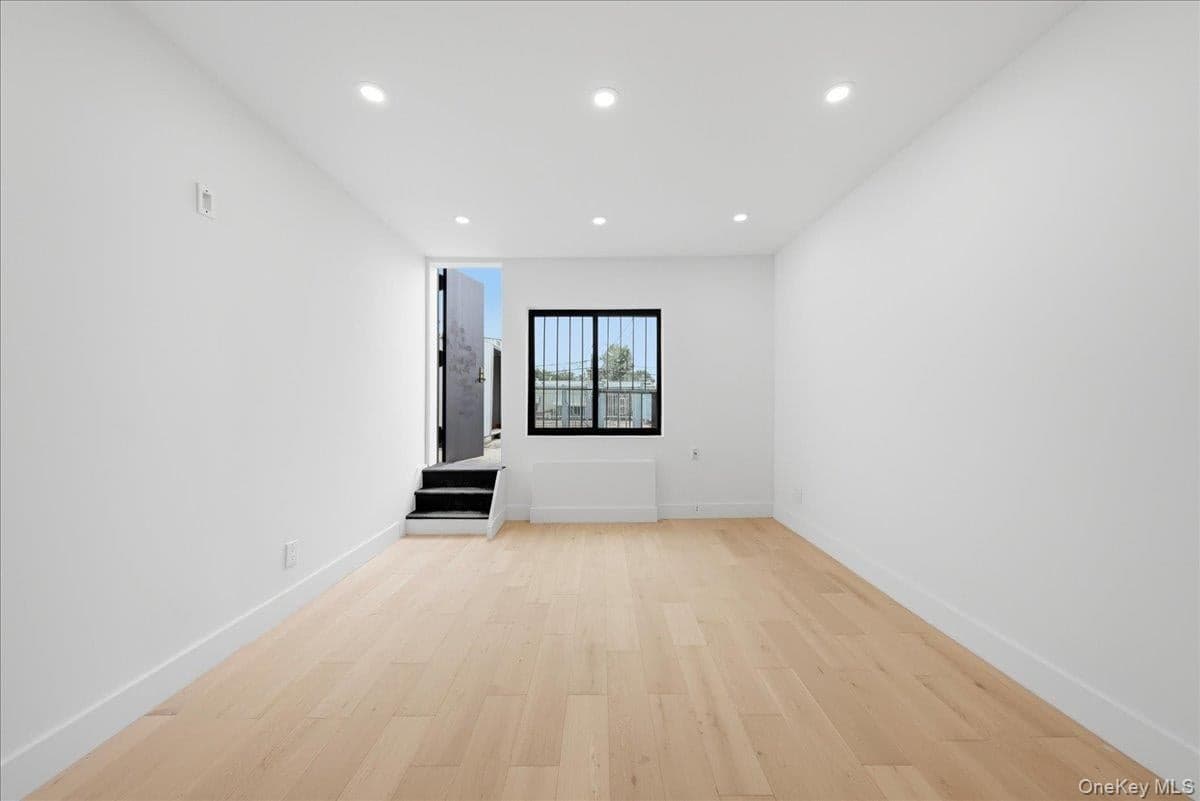 122 E 46th Street thumbnail 9