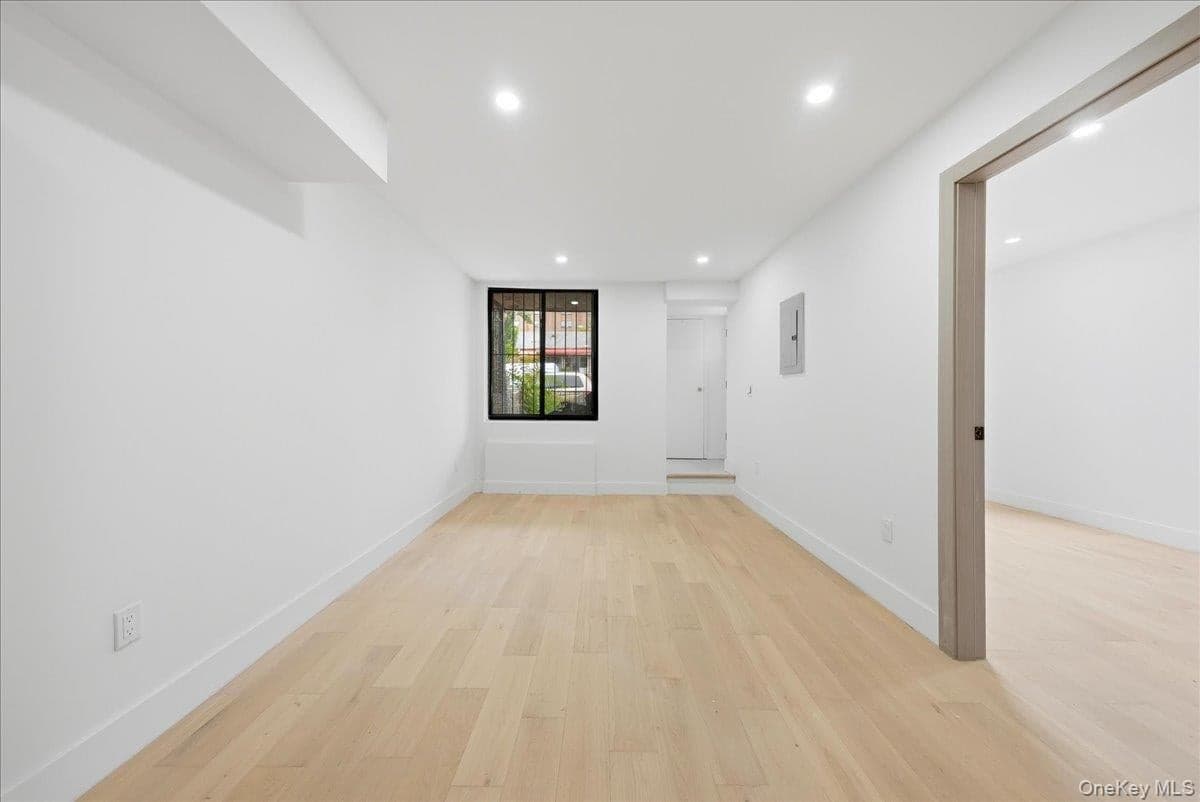 122 E 46th Street thumbnail 5