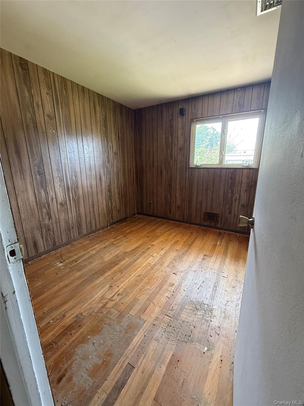 411 Mayflower Avenue thumbnail 9