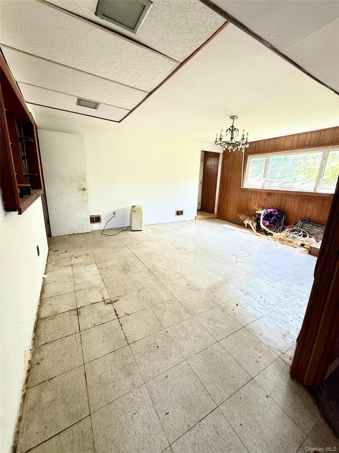 411 Mayflower Avenue thumbnail 12