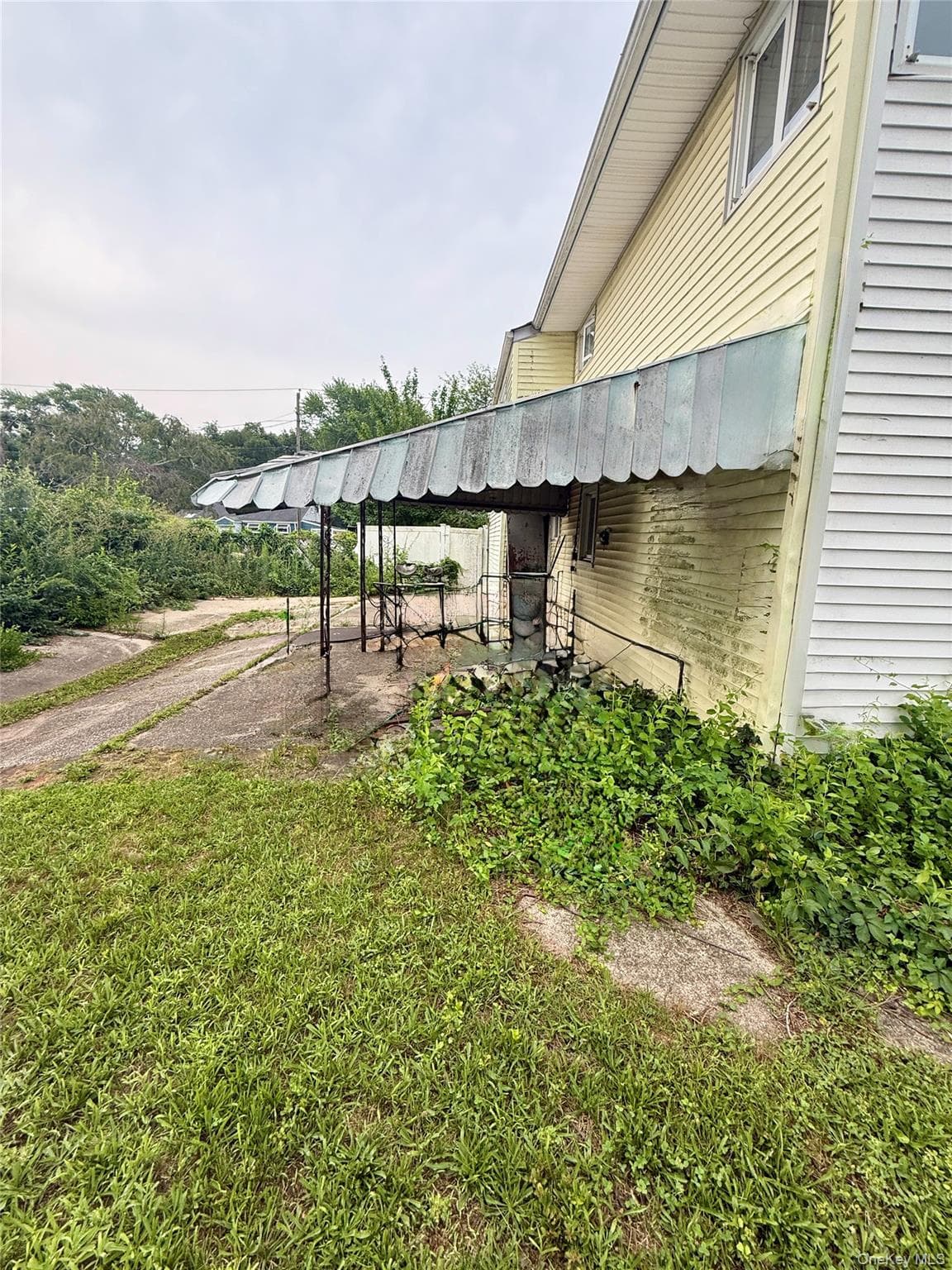 411 Mayflower Avenue thumbnail 23