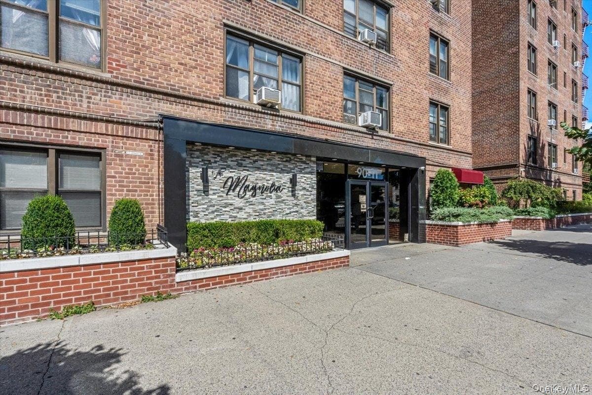 9011 35 Avenue Unit: 3T photo 1