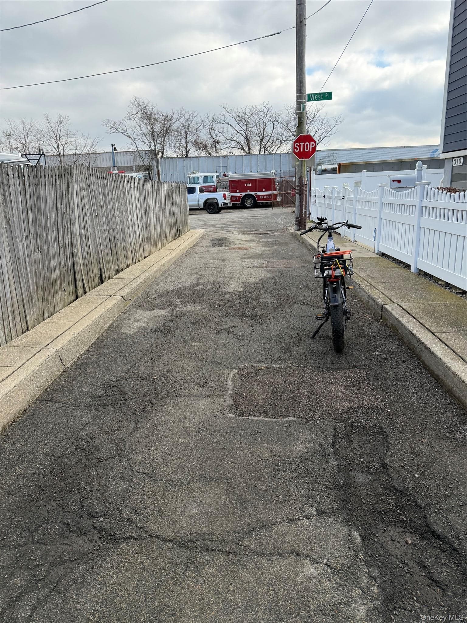 308 E 8th Road thumbnail 6