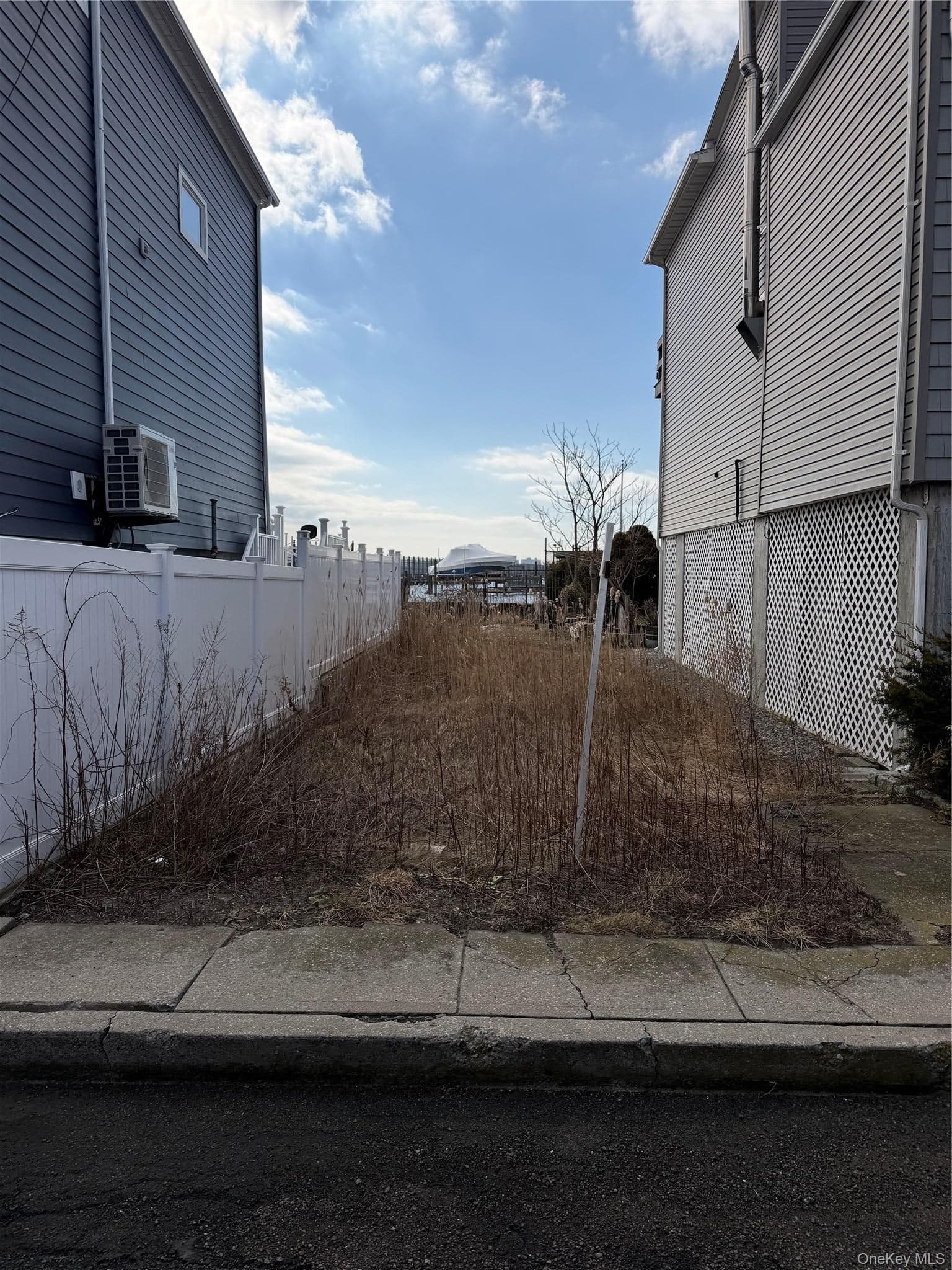 308 E 8th Road thumbnail 2