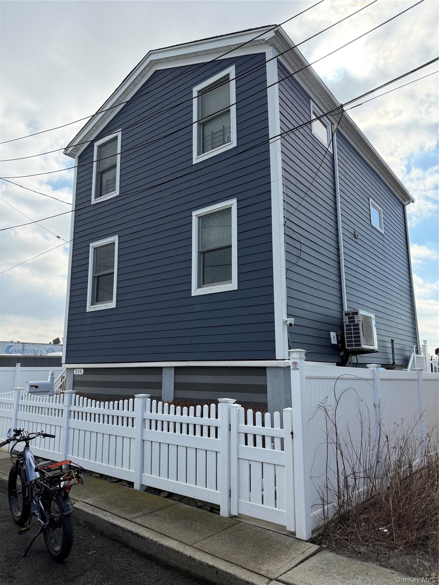 308 E 8th Road thumbnail 3