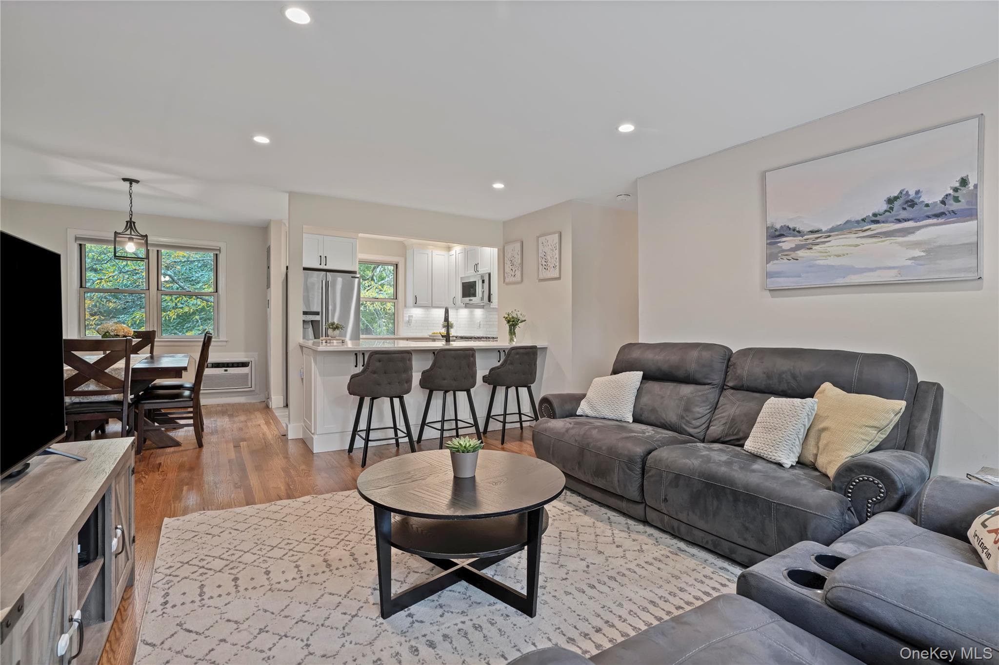 135 S Buckhout Street Unit: 135 thumbnail 3