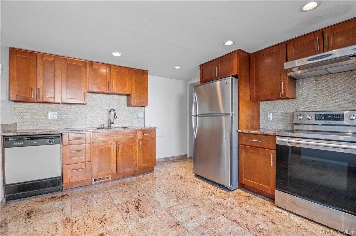 780 Regent Drive thumbnail 23