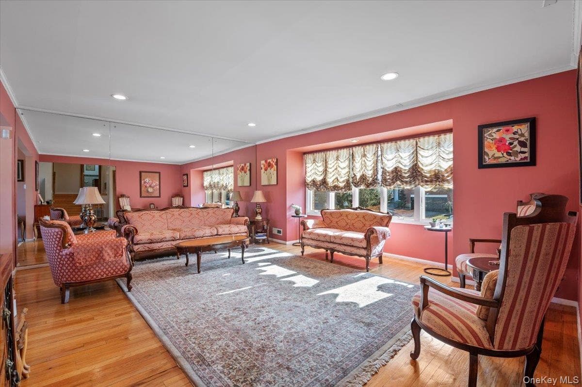 780 Regent Drive thumbnail 6