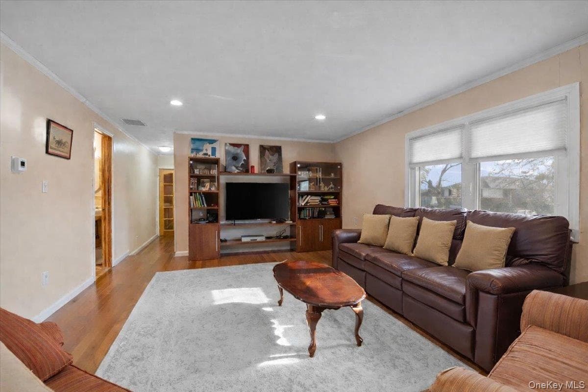780 Regent Drive thumbnail 15