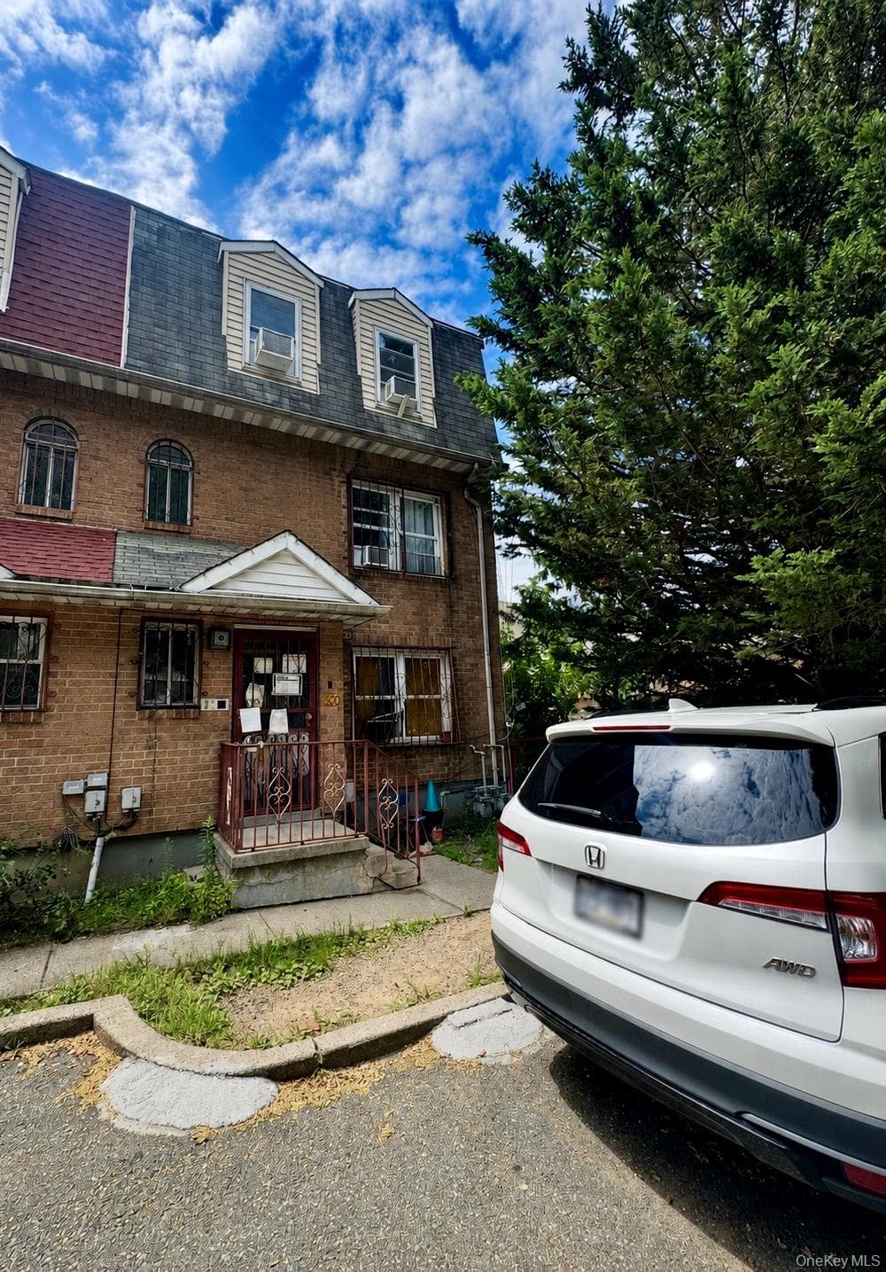 320 E 184th Street thumbnail 3