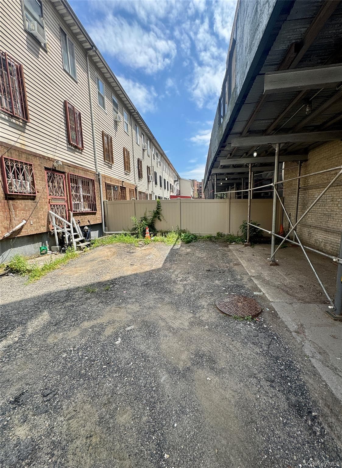 320 E 184th Street thumbnail 13