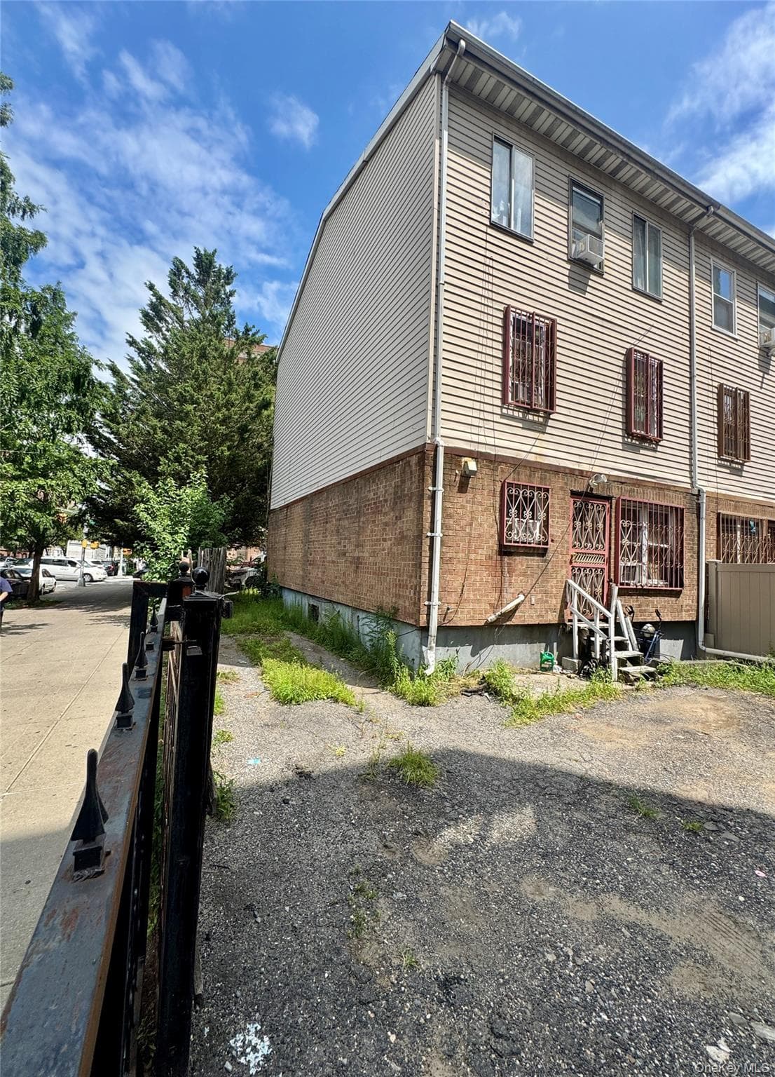 320 E 184th Street thumbnail 14
