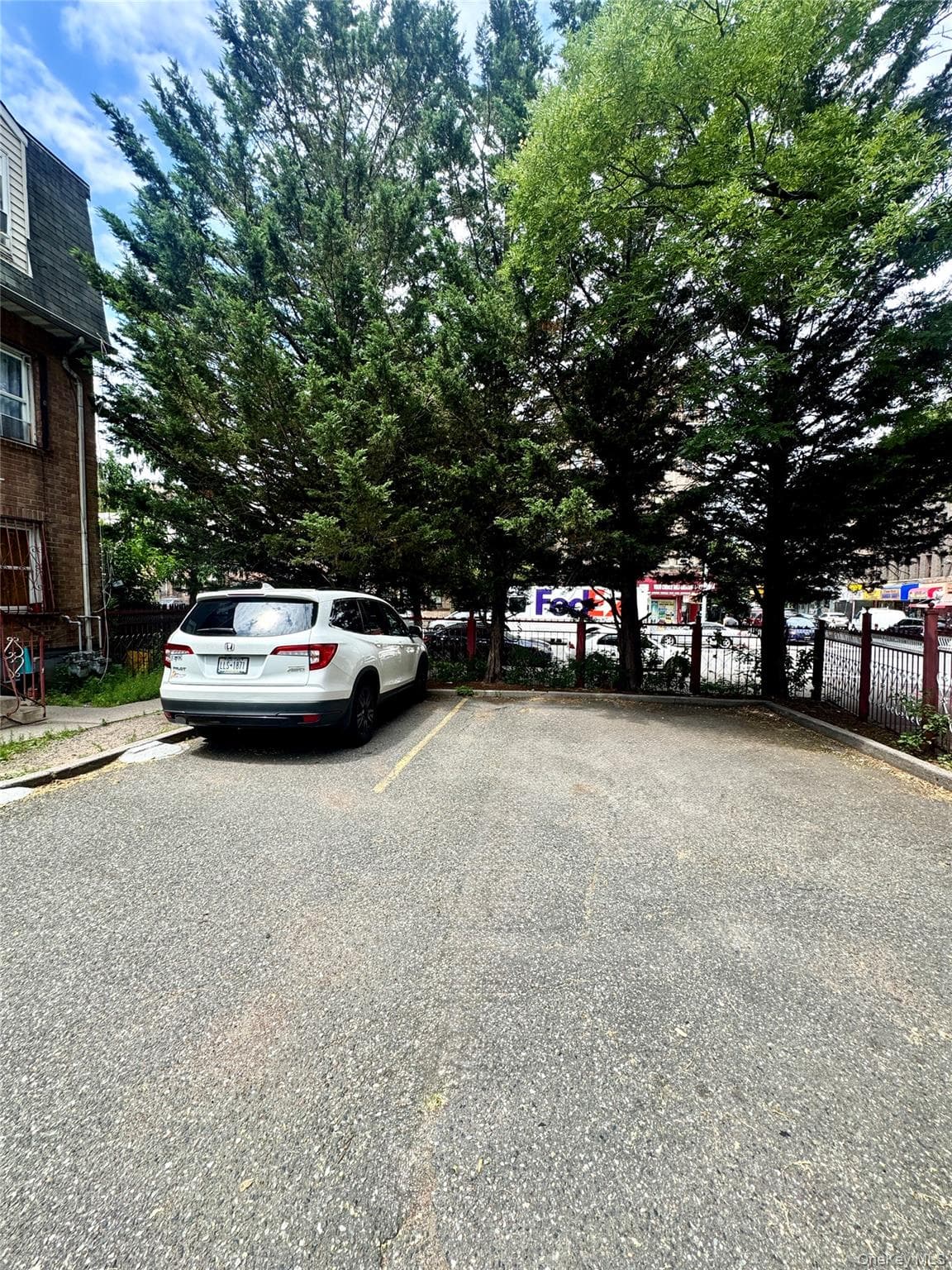 320 E 184th Street thumbnail 4