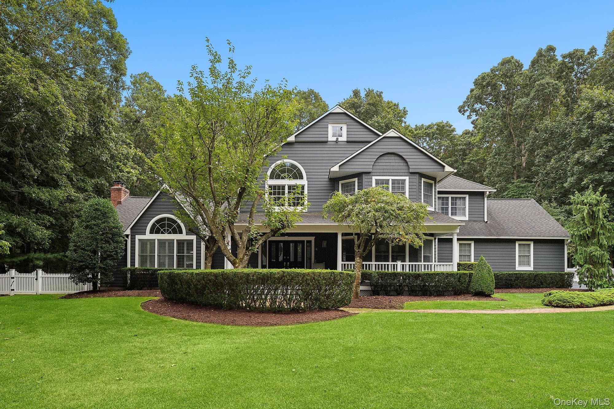 4 Saddlebrook Lane, Manorville